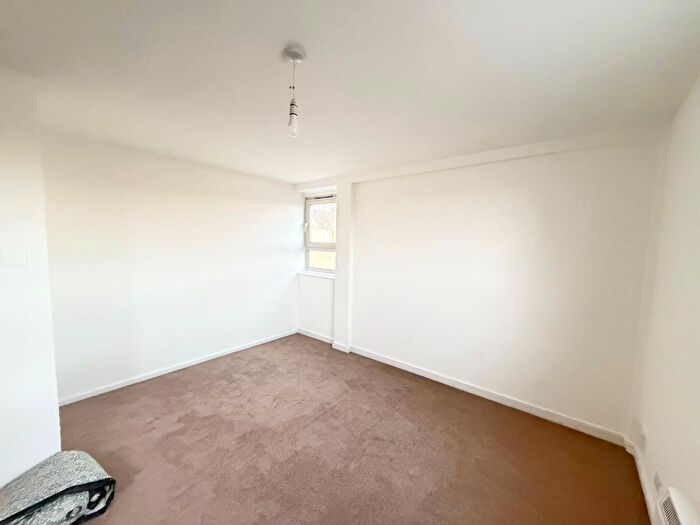 3 Bedroom Flat To Rent In Godman Road, Grays, RM16
