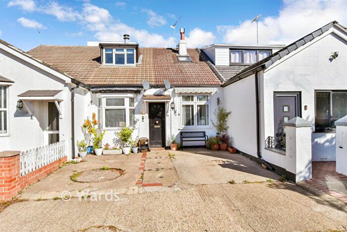 2 Bedroom Cottage For Sale In Pier Approach Road, Gillingham, Kent, ME7