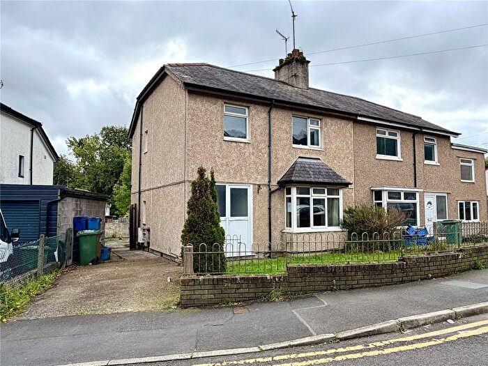 3 Bedroom Semi-Detached House For Sale In Penchwintan Road, Bangor, Gwynedd, LL57