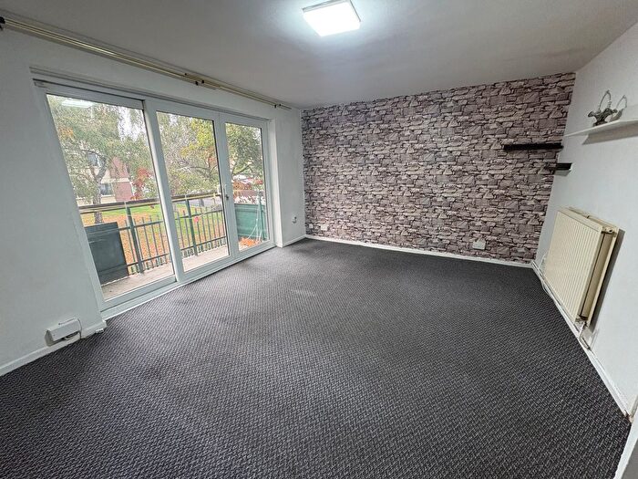 2 Bedroom Flat To Rent In Addison Way, Hayes, UB3