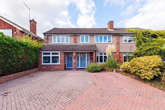 4 Bedroom Semi-Detached House For Sale In Kennett Road, Langley, SL3