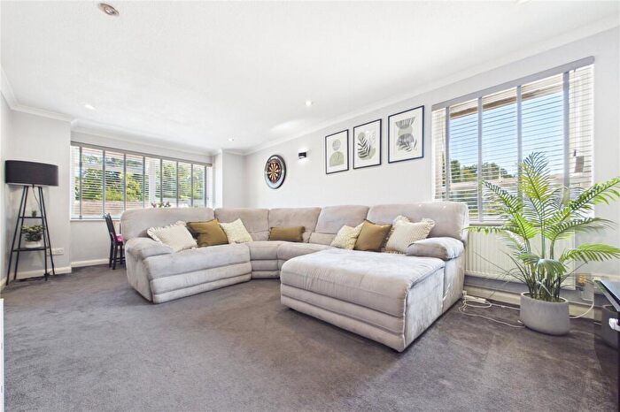 2 Bedroom Apartment For Sale In Starlings Drive, Tilehurst, Reading, Berkshire, RG31