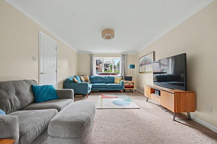 4 Bedroom Detached House For Sale In Eden Road, West End, SO18