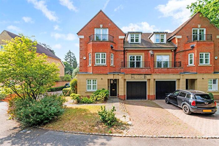 4 Bedroom Semi-Detached House For Sale In London Road, Ascot, SL5