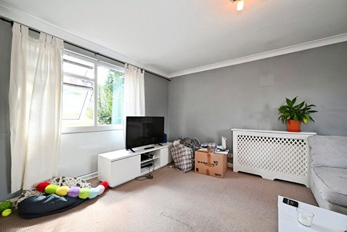 1 Bedroom Flat To Rent In Nutley, Bracknell, Berkshire, RG12