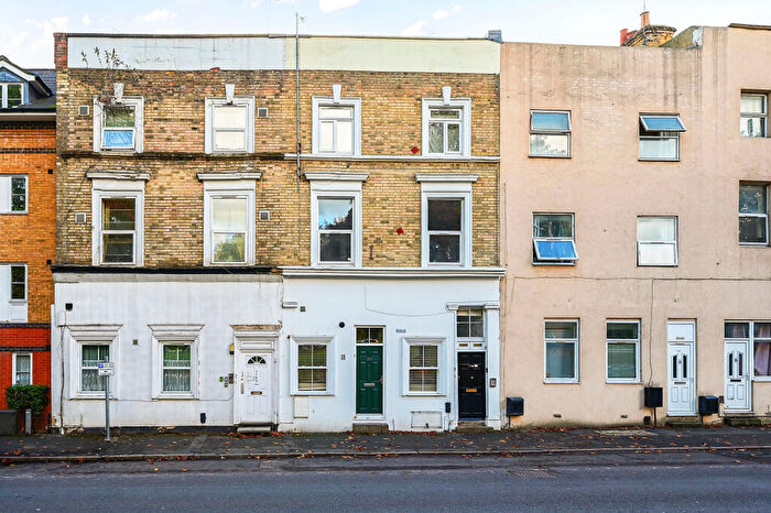 1 Bedroom Flat To Rent In High Street, Aldershot, Hampshire, GU11