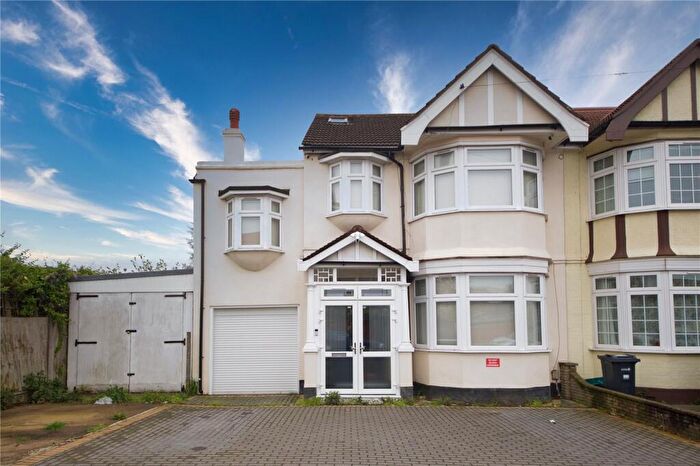 4 Bedroom End Of Terrace House For Sale In Wycombe Road, Gants Hill, Ilford, Essex, IG2