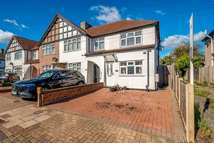 2 Bedroom End Of Terrace House For Sale In Sunray Avenue, Bromley, BR2