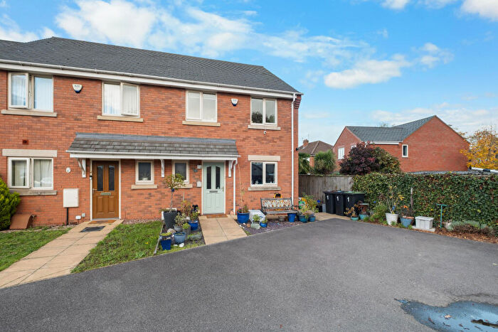 3 Bedroom End Of Terrace House For Sale In Regal Gardens, Bromsgrove, B61