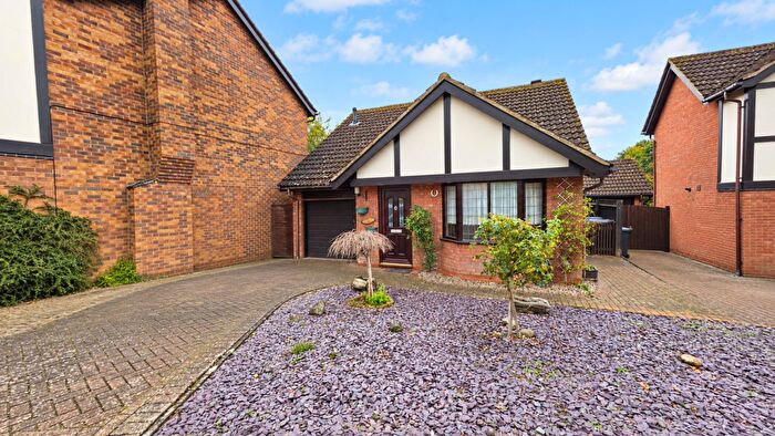 2 Bedroom Detached Bungalow For Sale In Stuart Close, Northampton, NN4