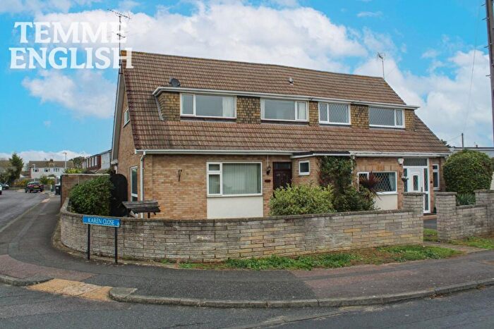 3 Bedroom Semi-Detached House For Sale In Oakhurst Drive, Wickford, SS12