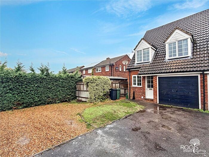 3 Bedroom Semi-Detached House For Sale In Chapman Walk, Thatcham, Berkshire, RG18