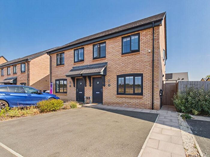 3 Bedroom Semi-Detached House For Sale In Tillage Crescent, Chellaston, DE73