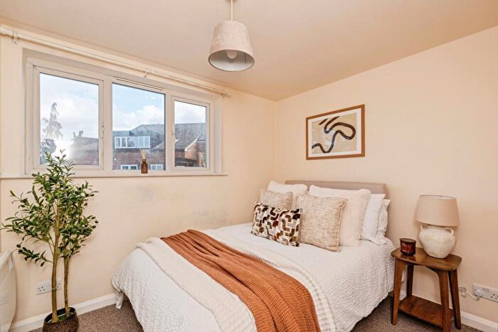 2 Bedroom Flat For Sale In Marshall Parade, Coldharbour Road, Woking, Surrey, GU22