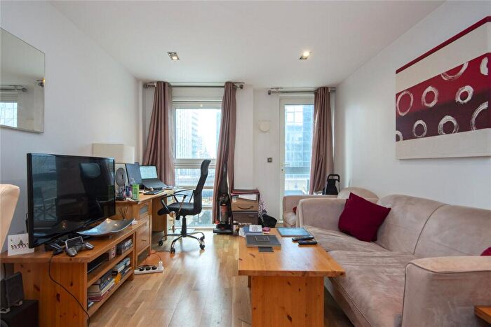 2 Bedroom Flat To Rent In Limeharbour, Millwall, E14