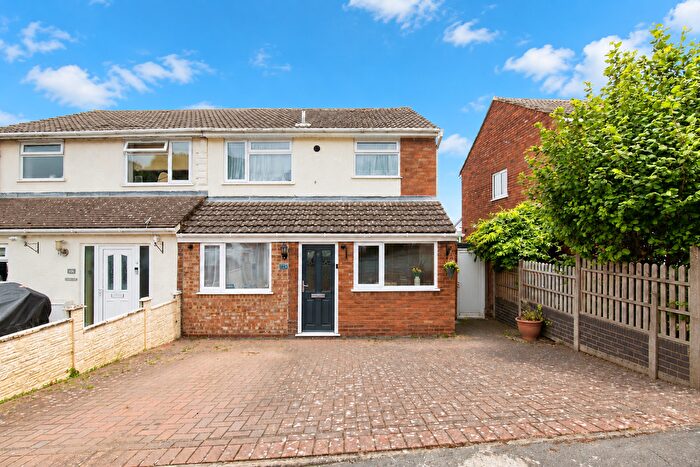 3 Bedroom Semi-Detached House For Sale In New Street, Baddesley Ensor, CV9