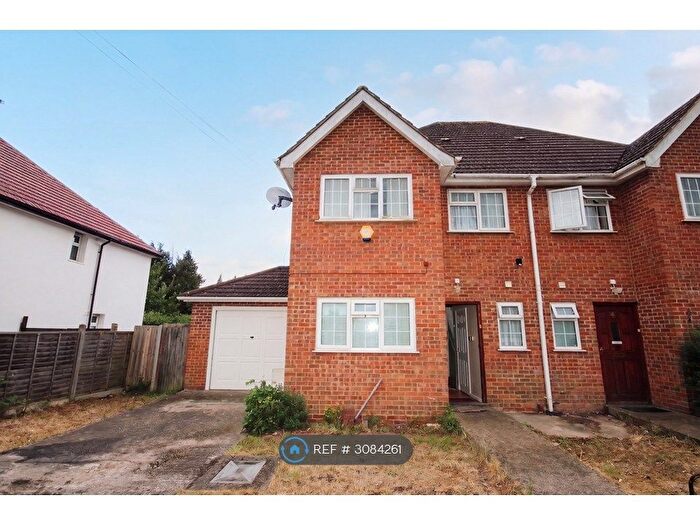 6 Bedroom Semi-Detached House To Rent In Lime Grove, Hayes, UB3