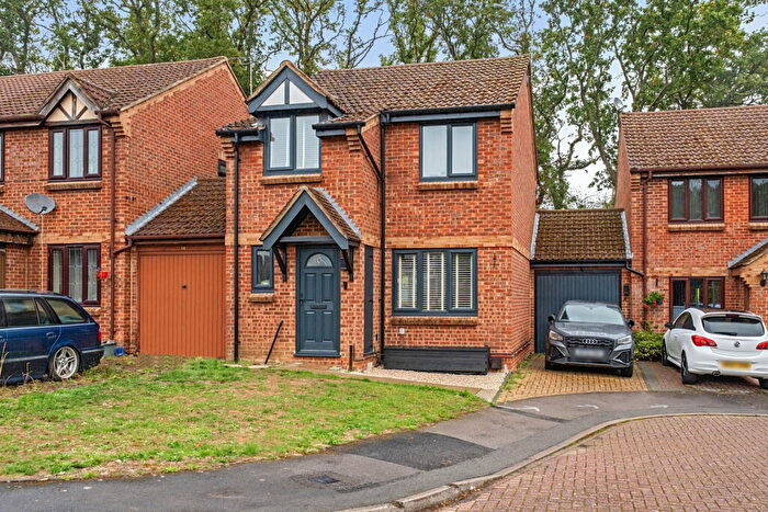 3 Bedroom Link Detached House For Sale In Long Copse Chase, Chineham, RG24