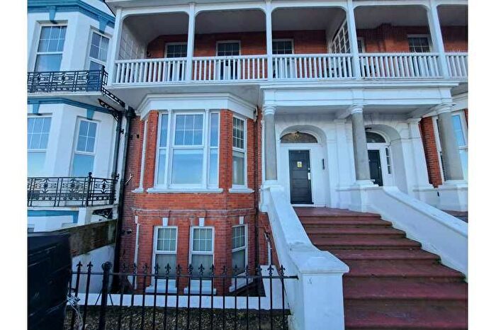 1 Bedroom Flat To Rent In Lewis Crescent, Thanet, Margate, CT9