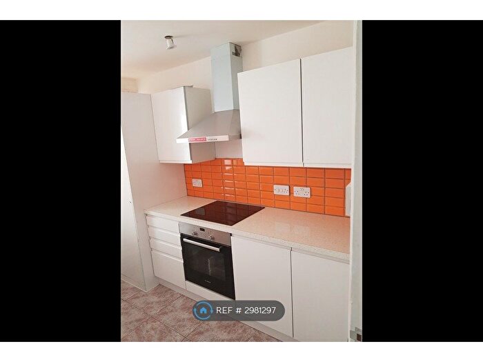3 Bedroom Flat To Rent In High Road, Romford, RM6