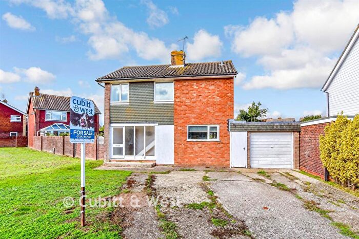 3 Bedroom Detached House For Sale In Oxford Drive, Aldwick, Bognor Regis, West Sussex, PO21