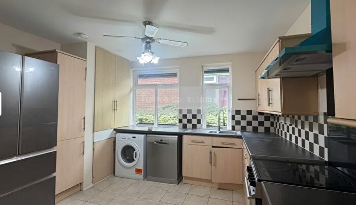 3 Bedroom Flat To Rent In Dane Road, Southall, UB1