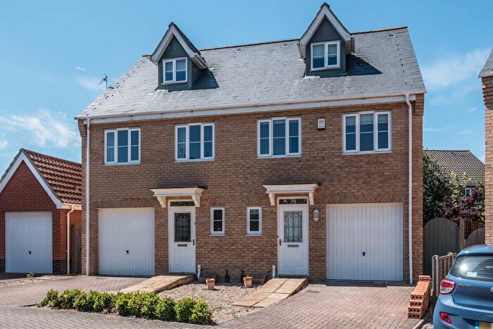 4 Bedroom Semi-Detached House To Rent In Roe Drive, Norwich, NR5