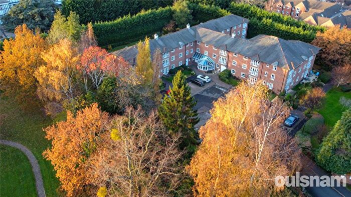 2 Bedroom Flat For Sale In Worcester Road, Droitwich, Worcestershire, WR9