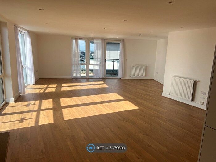2 Bedroom Flat To Rent In John Thornycroft Road, Southampton, SO19