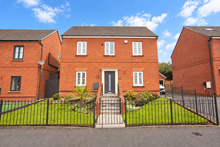 3 Bedroom Detached House For Sale In Rosebay Close, Oldham, OL2