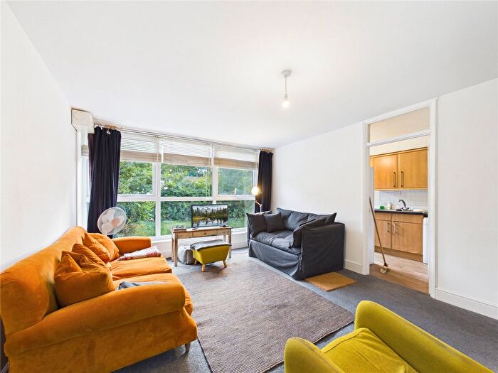 2 Bedroom Flat To Rent In Stephen Court, Valley Road, Bromley, Kent, BR2