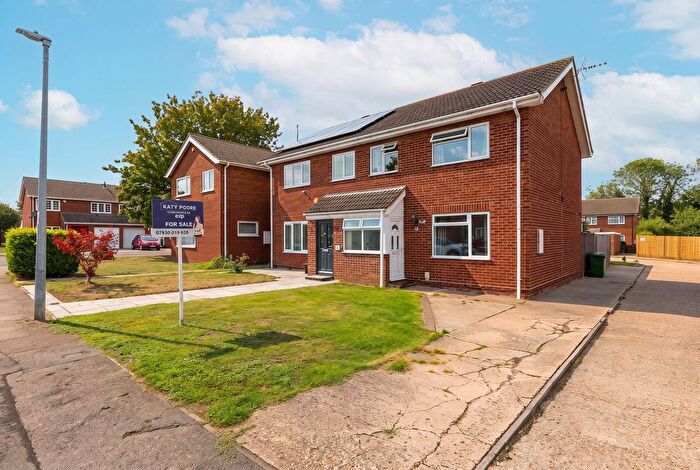 3 Bedroom Semi-Detached House For Sale In School Road, Earith, Cambridgeshire, PE28