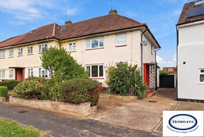 3 Bedroom End Of Terrace House For Sale In Shillitoe Avenue, Potters Bar, Hertfordshire, EN6