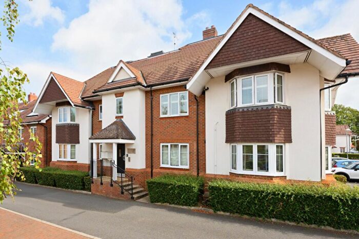 2 Bedroom Apartment To Rent In Poplar Road, Esher, Surrey, KT10