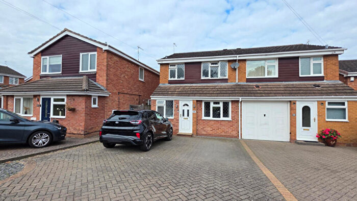 4 Bedroom Semi-Detached House For Sale In Stowe Drive, Southam, CV47
