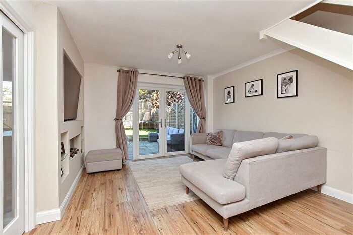 3 Bedroom End Of Terrace House For Sale In Battlesmere Road, Cliffe Woods, Rochester, Kent, ME3