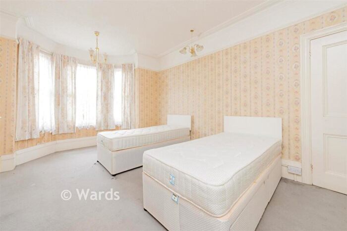 6 Bedroom Semi-Detached House For Sale In The Avenue, Gravesend, Kent, DA11