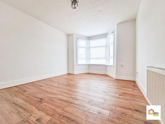 2 Bedroom Flat To Rent In Flat Wellwood Road, Goodmayes, Essex, Uk, IG3