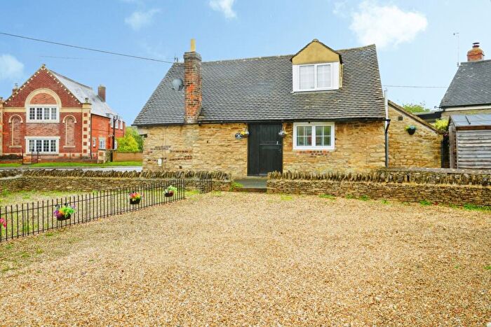 2 Bedroom House To Rent In The Old Forge, Millwood End, Long Hanborough, OX29