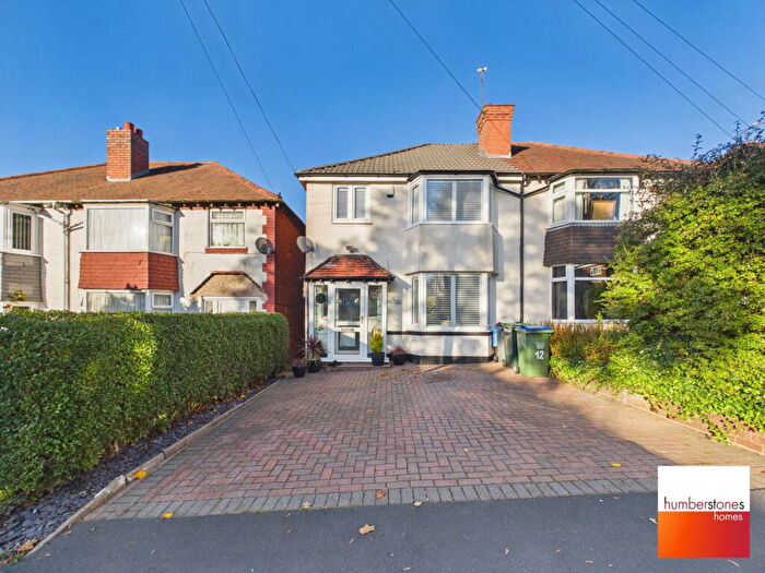 3 Bedroom Semi-Detached House For Sale In Brennand Road, Oldbury, B68