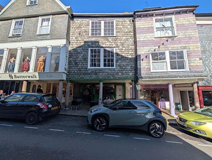 2 Bedroom Flat To Rent In High Street, Totnes, TQ9