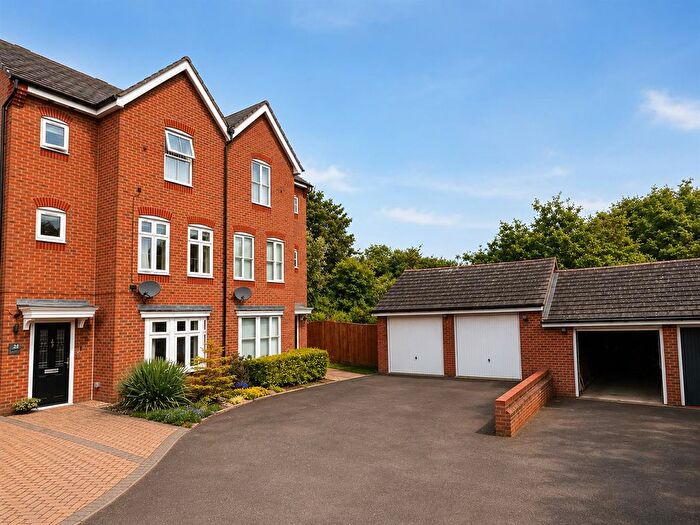5 Bedroom Town House For Sale In Clifton Moor, Oakhill, Milton Keynes, MK5