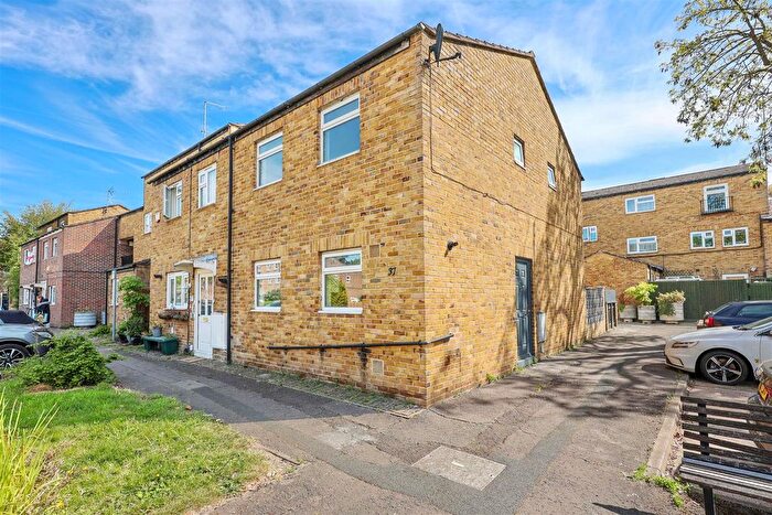 2 Bedroom Property For Sale In Cobden Close, Uxbridge, UB8