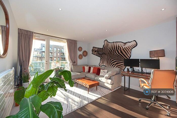 2 Bedroom Flat To Rent In Hamond Court, Kingston Upon Thames, KT2