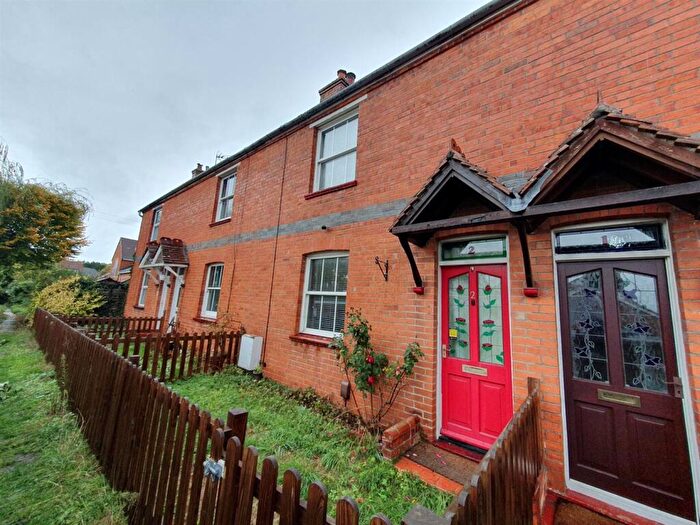 2 Bedroom House To Rent In Kiln Road, Newbury, RG14