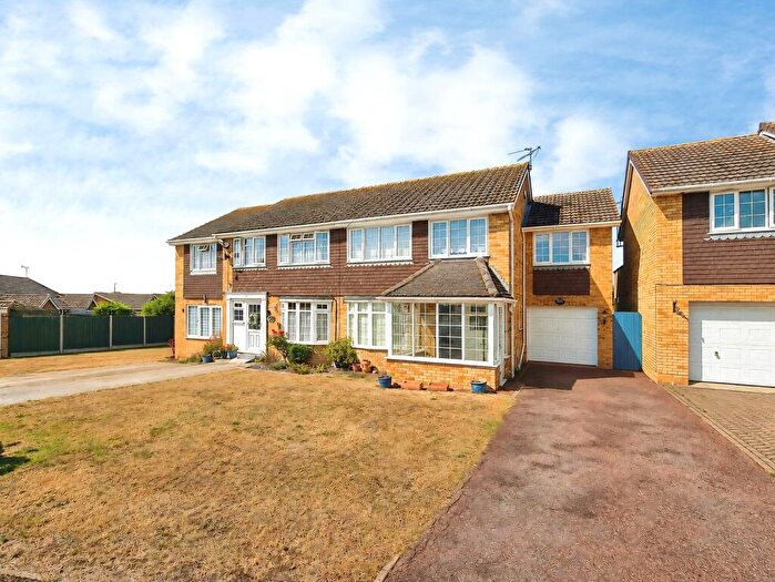 4 Bedroom Semi-Detached House To Rent In Columbia Avenue, Whitstable, Kent, CT5