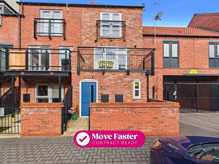 2 Bedroom Town House For Sale In Horners Court, Hull, HU1