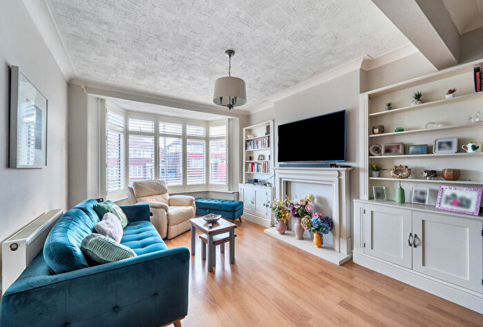 3 Bedroom Semi-Detached House For Sale In Springfield Mount, London, NW9
