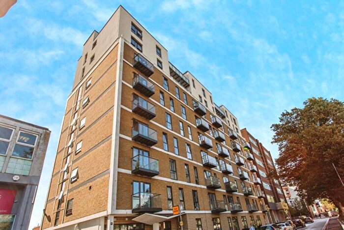 2 Bedroom Flat For Sale In Victoria Avenue, Southend-on-Sea, Essex, SS2