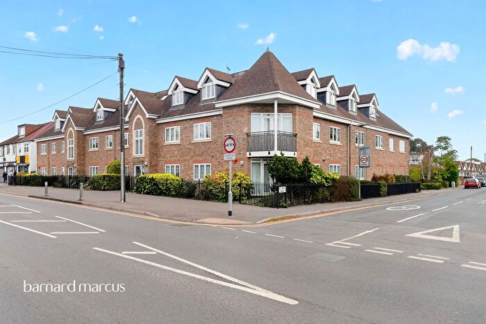 2 Bedroom Flat For Sale In Thorpe Road, Staines-Upon-Thames, TW18